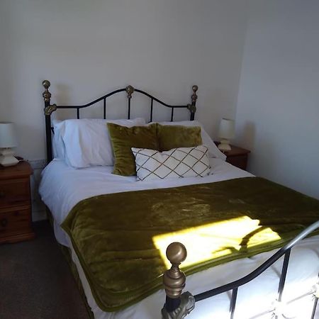 Staycation 3-Bedroom Home With Panoramic Views Free Off Road Parking Endon Exterior foto