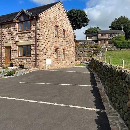 Staycation 3-Bedroom Home With Panoramic Views Free Off Road Parking Endon Exterior foto