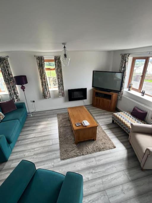 Staycation 3-Bedroom Home With Panoramic Views Free Off Road Parking Endon Exterior foto