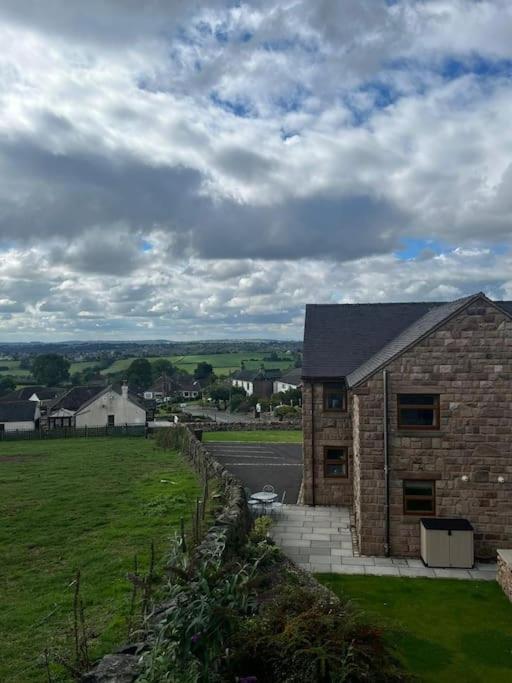 Staycation 3-Bedroom Home With Panoramic Views Free Off Road Parking Endon Exterior foto