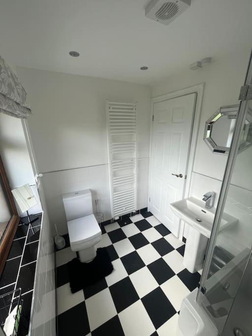 Staycation 3-Bedroom Home With Panoramic Views Free Off Road Parking Endon Exterior foto