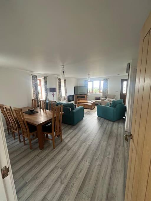 Staycation 3-Bedroom Home With Panoramic Views Free Off Road Parking Endon Exterior foto