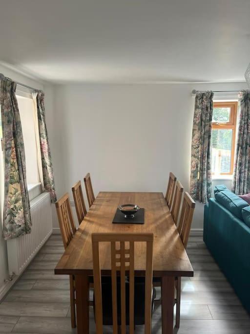 Staycation 3-Bedroom Home With Panoramic Views Free Off Road Parking Endon Exterior foto